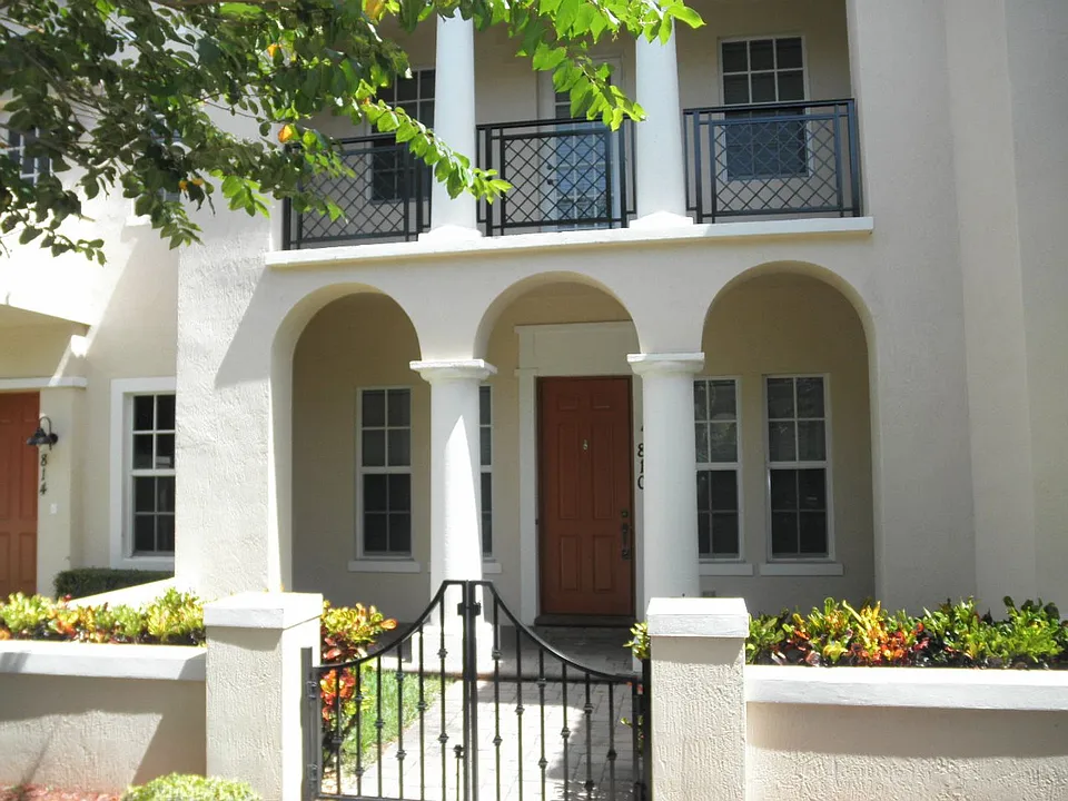810 NW 82nd Pl