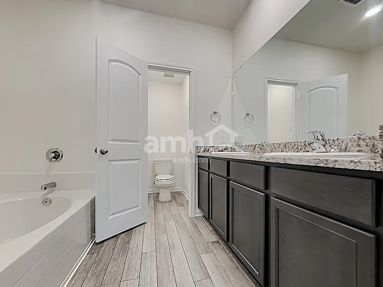 1162 Treeta Trl — Photo 9