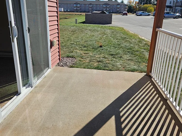 Berry Pointe Luxury Apartments — Photo 28