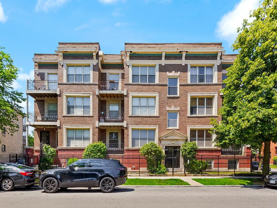 4902 S Forrestville Ave #3