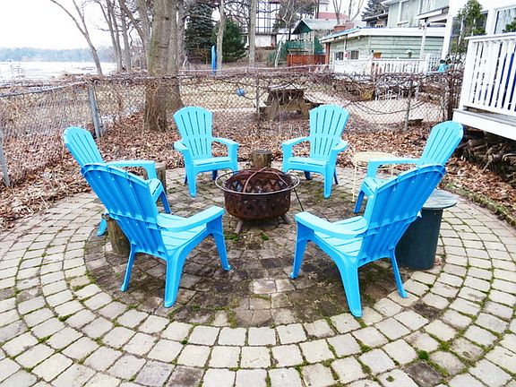 4th image of 308 E Lake Shore Dr