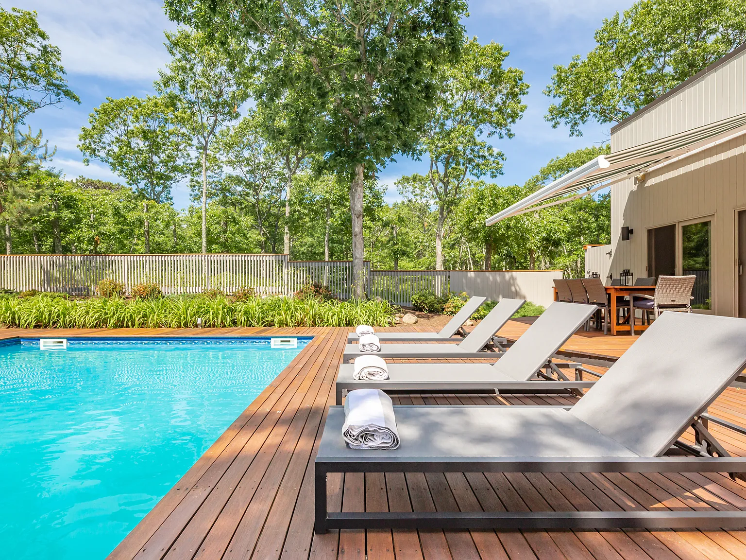 Modern Hamptons Escape in the Northwest Woods — Photo 4