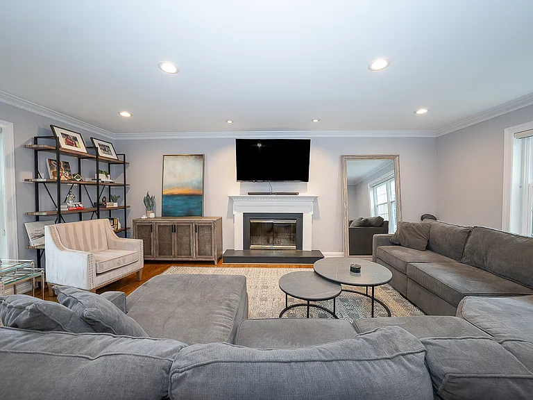 10 Hansen Ct — Photo 4