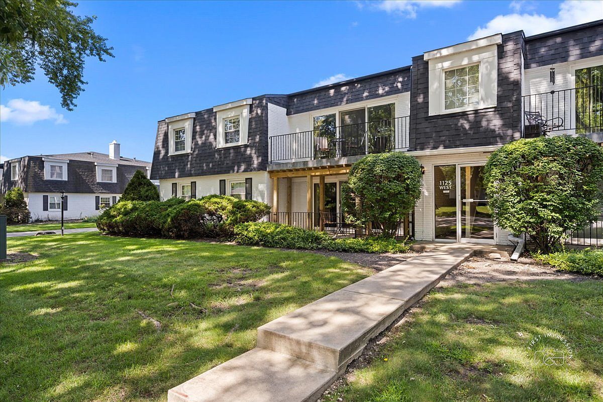 1125 Royal Saint George Dr APT 208