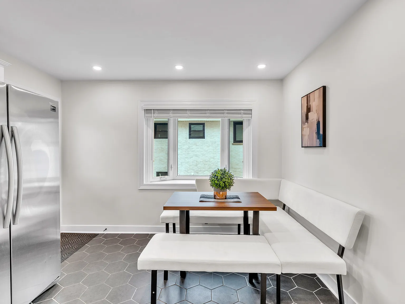 3 bed, 1456 sqft, $9,900 — Photo 3