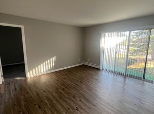 918 State St APT 1E, Lemont, IL 60439