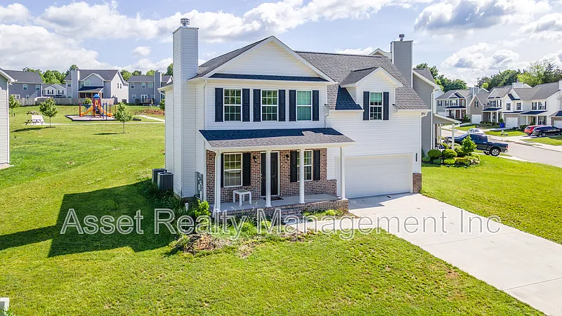 3 bed, 2.5 bath, 1718 sqft, $2,395 — Photo 3