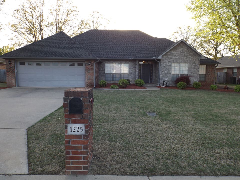 1st image of 1225 Clarence Dr