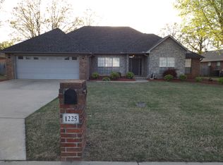 1225 Clarence Dr, Conway, AR 72034