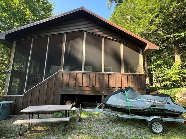 11 Wall St, Camden, NY 13028