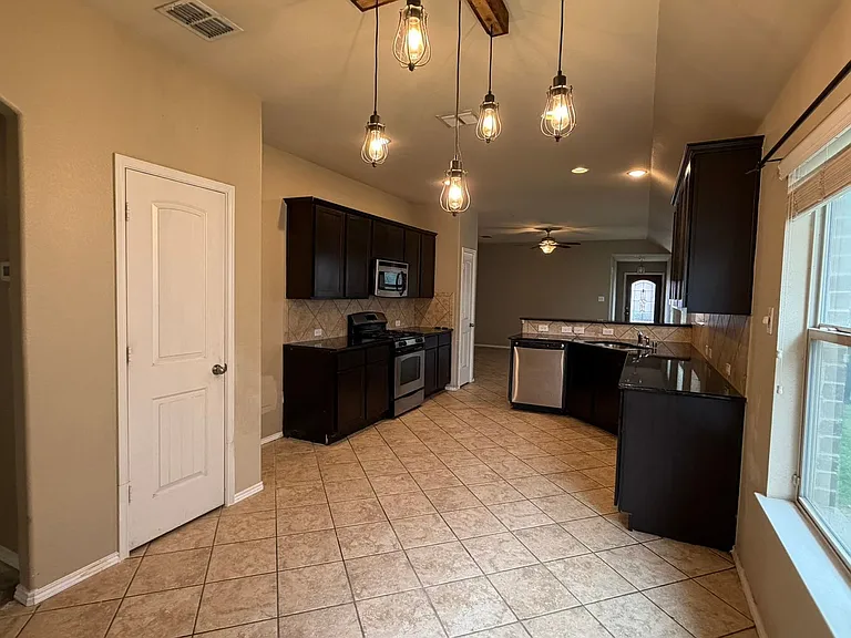 2621 Frisco Wood Dr — Photo 6