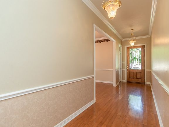 5th image of 730 Plum Hollow Dr