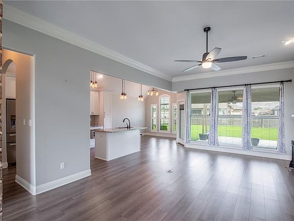 4th image of 122 Lake Carolyn Dr