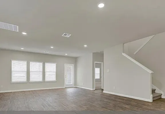 115 Bethpage Dr — Photo 1