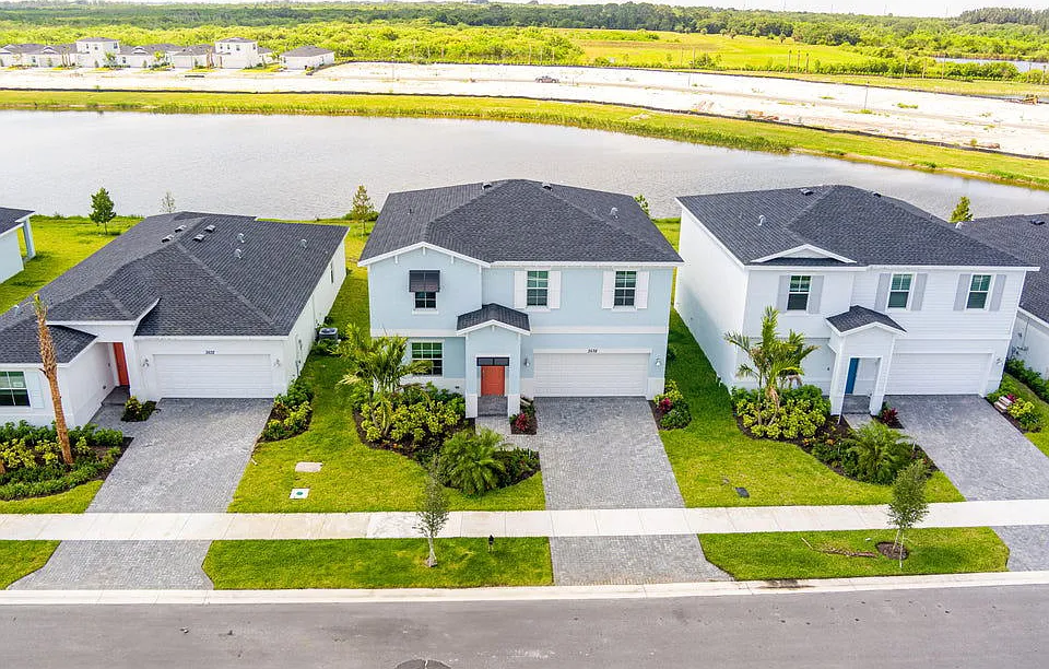4 bed, 2.5 bath, $3,500 — Photo 3