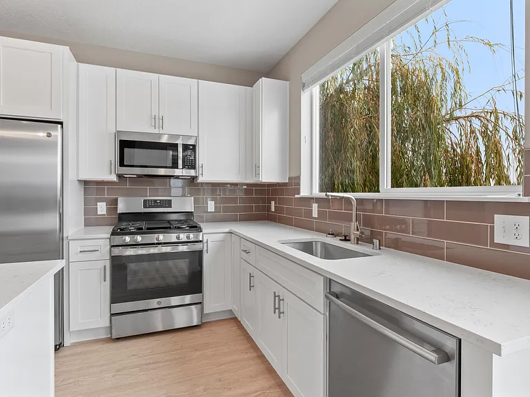 1627 S Cochran St — Photo 1