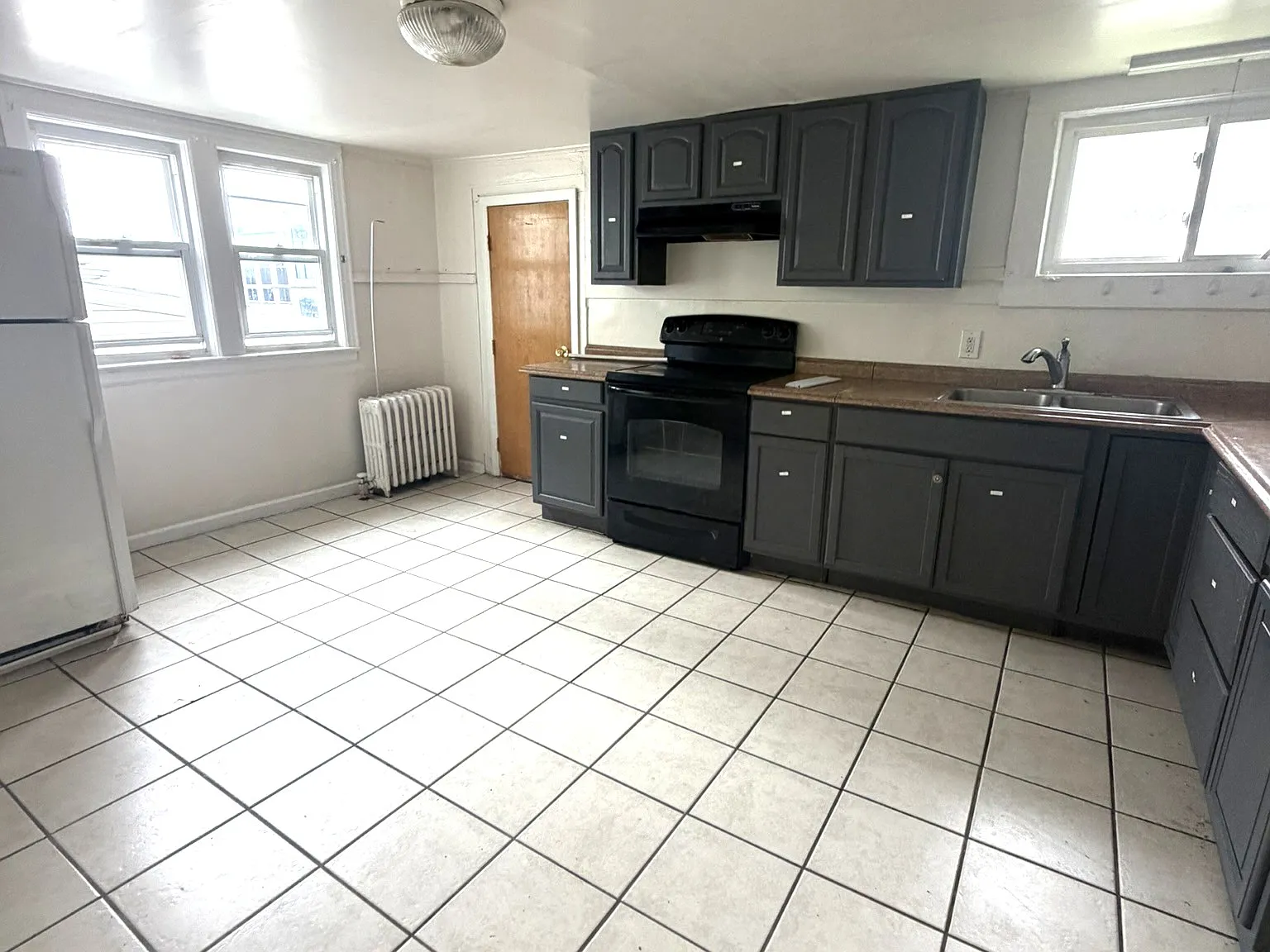 3 bed, 1500 sqft, $1,600 — Photo 2