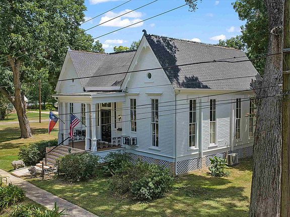 4th image of 502 E Walker St