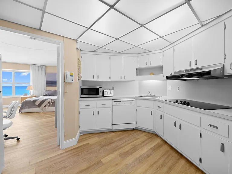 3700 Galt Ocean Dr #702 — Photo 14
