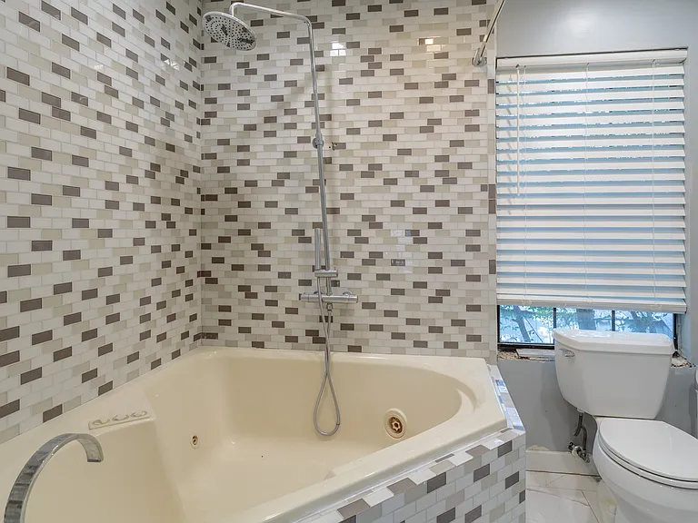 1307 Perez St — Photo 8