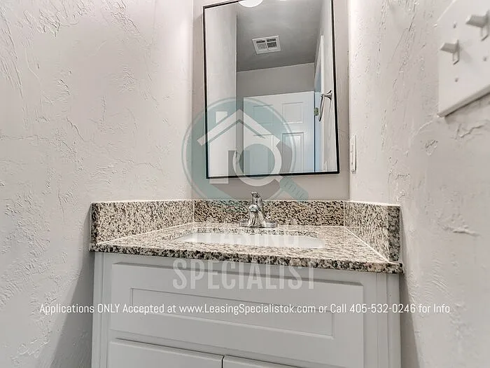 1115 NW 27th St — Photo 35