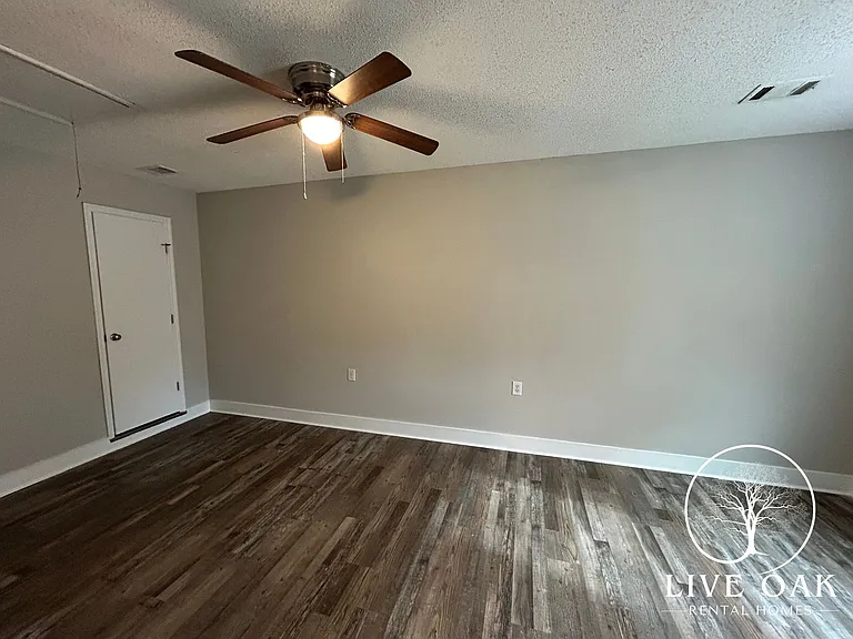 904 Willowbrook Dr — Photo 12