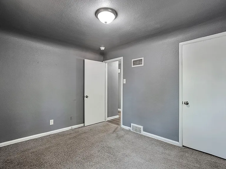 5231 Julian St — Photo 13