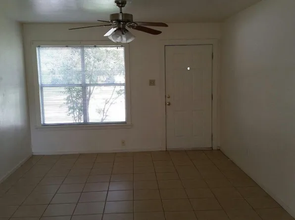723 Hogan Dr, Rockdale, TX 76567