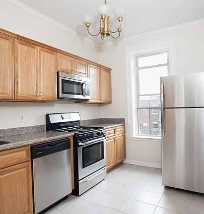 2nd image of 475 72nd St Fl 2