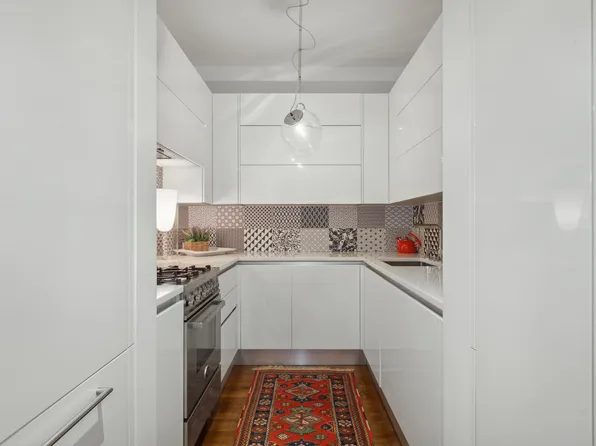 25 East 69th Street image 2 of 7