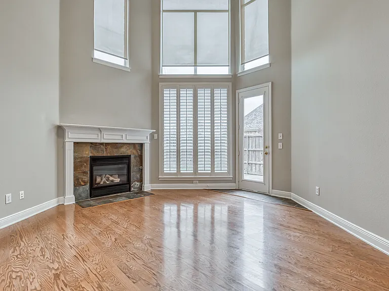 6533 Riveredge Dr — Photo 5