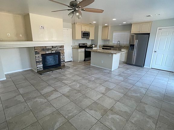 4th image of 26412 Prairie Ln