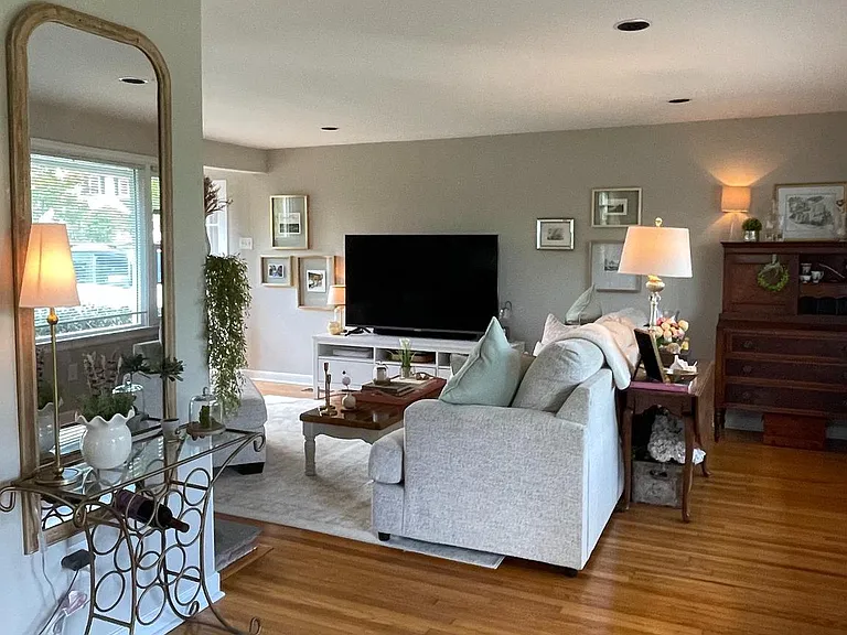 402 Elliger Ave — Photo 7