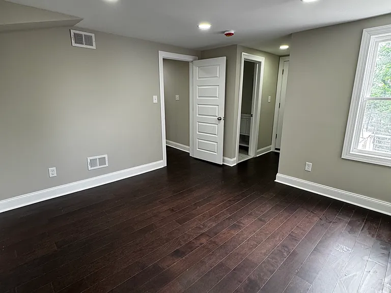 812 N Adams St #3 — Photo 9