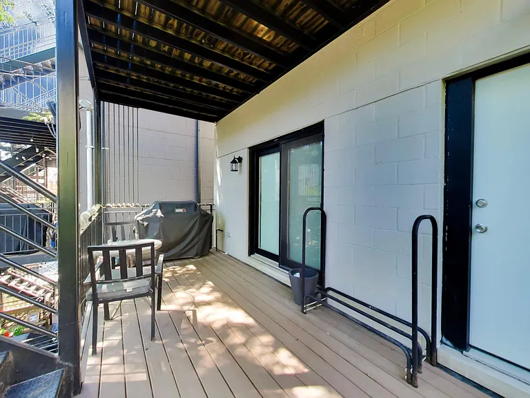 879 N Marshfield St #2 — Photo 23