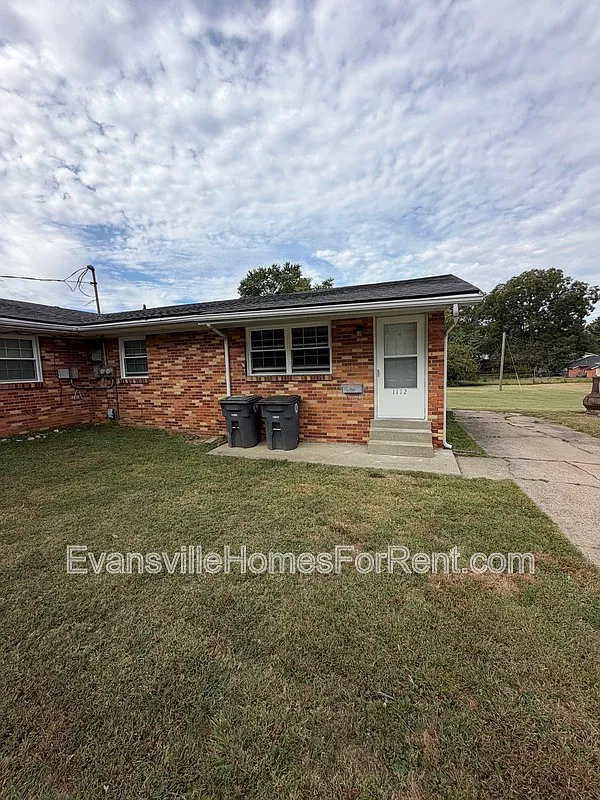 2 bed, 1.0 bath, $910 — Photo 1