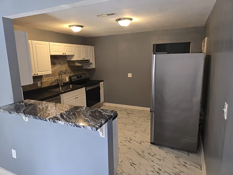 10746 Cambridge Ave — Photo 12