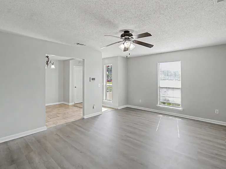 1651 Latham Ct — Photo 7
