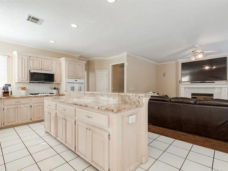 12700 Sutton Hill Rd — Photo 16