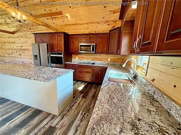 5th image of 2941 Millstone Rd