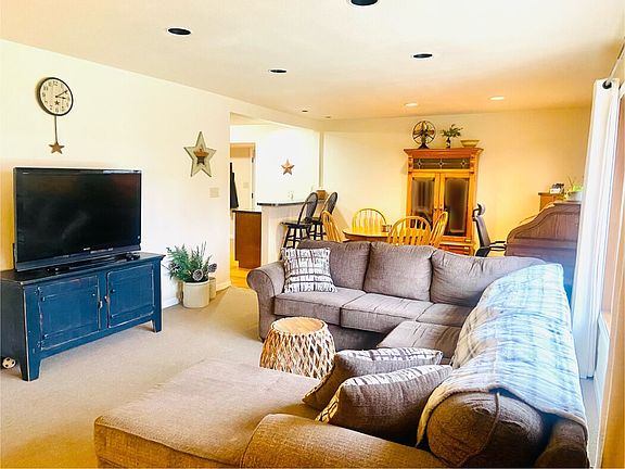 4th image of 743 2nd St