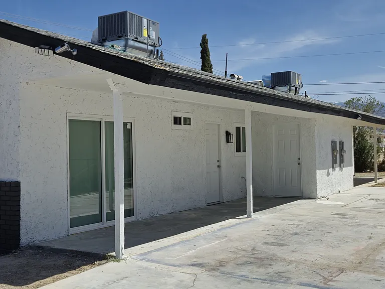 1083 E Calvada Blvd #B — Photo 18