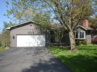 3985 N Vanstone Dr, Commerce Township, MI