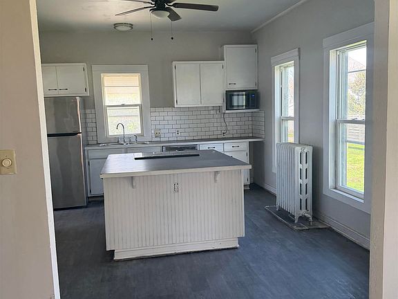 3rd image of 705 Crisman St