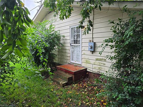 3rd image of 1533 Vine St
