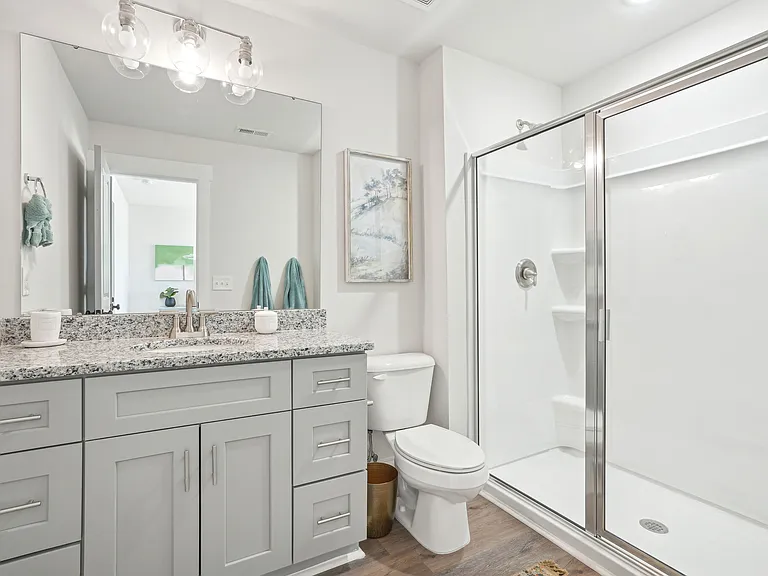 Blu South - Cobalt - Ensuite Bathroom