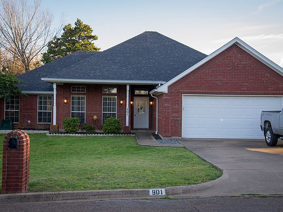 3rd image of 901 Greenbriar Ave