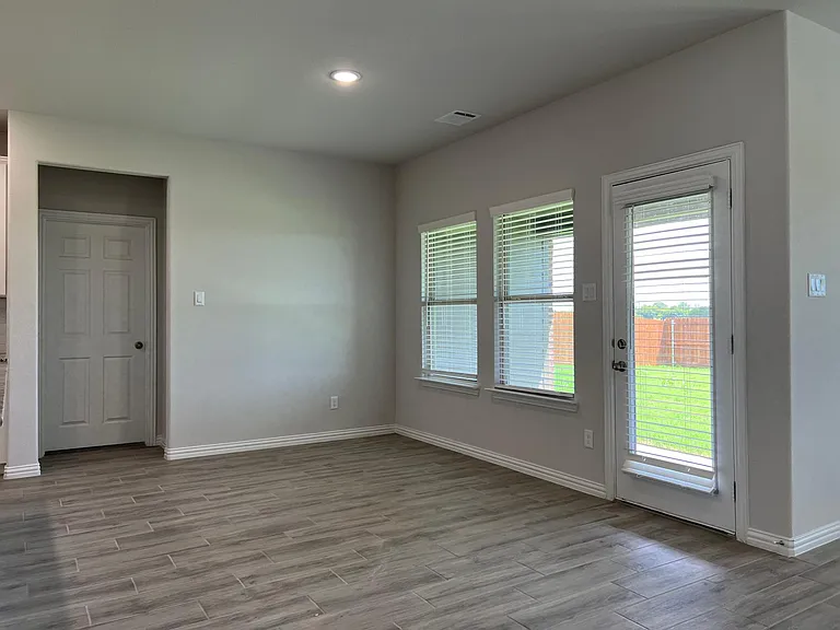 684 Avalon Dr — Photo 11