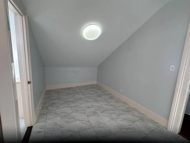 2333 Magazine St #8 — Photo 12