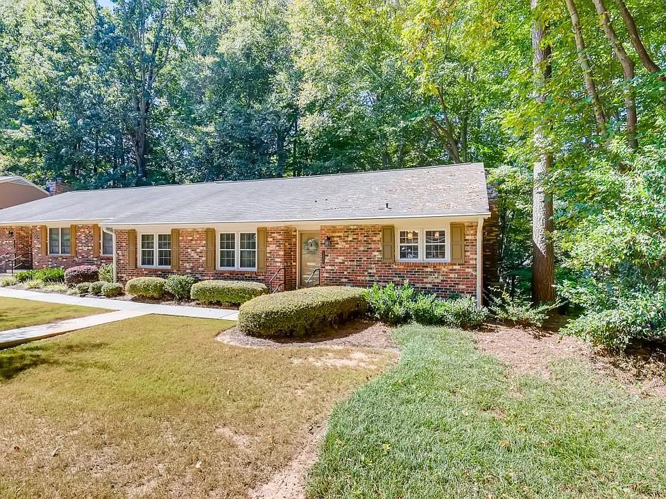 1st image of 2428 Northlake Ct NE